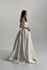 Exquisite Ivory Satin Sleeveless Strapless Long Wedding Dress with Ruffles