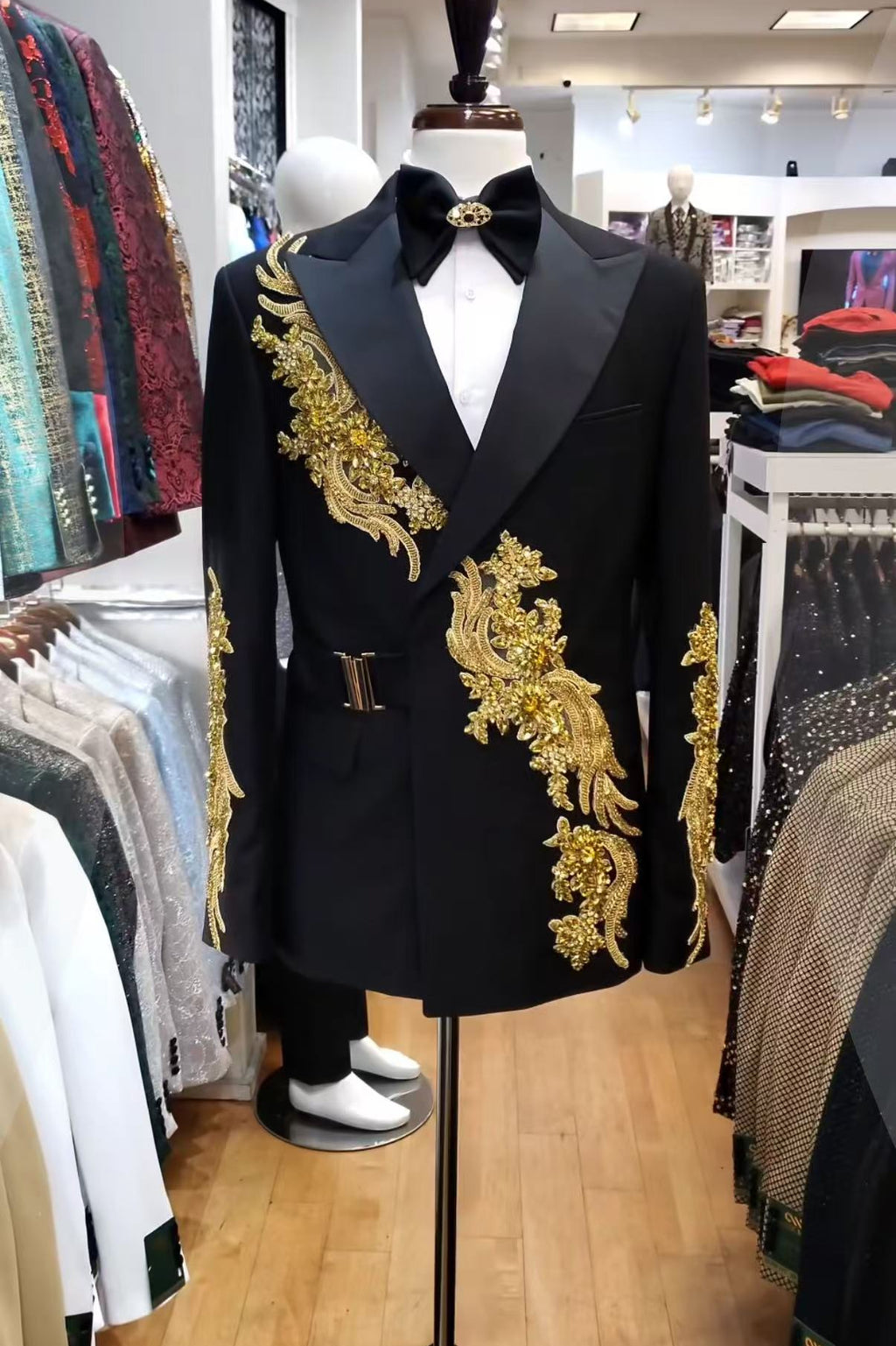 black and gold dress men New arrival Prom Suit Notch Label With Gem cinch American summer is always ornate baroque embroidery Size:9.5 X-Slim Tall
