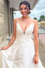 Beautiful V-Neck Spaghetti-Straps A-Line Wedding Dresses Satin Open Back With Appliques Lace Buttons