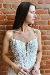 Pretty Chiffon Sleeveless Spaghetti-Straps Wedding Dresses Appliques Lace Open Back With Side Slit Beads