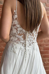 Pretty Chiffon Sleeveless Spaghetti-Straps Wedding Dresses Appliques Lace Open Back With Side Slit Beads