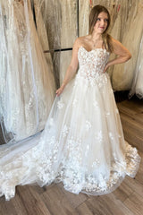 Glamorous Strapless Tulle Sleeveless Wedding Dresses Appliques Lace A-Line With Lace-Up Back