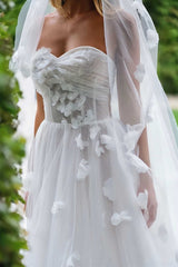 Classy Sweetheart Strapless Tulle Wedding Dresses Sleeveless A-Line With Flower