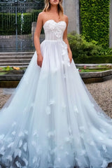 Classy Sweetheart Strapless Tulle Wedding Dresses Sleeveless A-Line With Flower