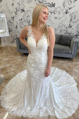 Classy V-Neck Straps Sleeveless Wedding Dresses Mermaid Appliques Lace Long With Buttons