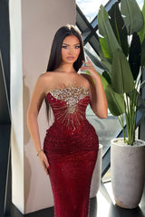 Chic Burgundy Strapless Sleeveless Mermaid Prom Dresses Sheath Gem With Pleats