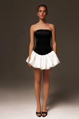Chic Black White Strapless Sleeveless Homecoming Dresses Mini With Lace-Up Back