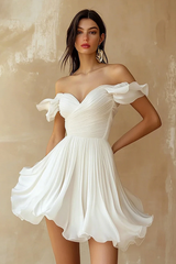 Elegant White Sweetheart Off The Shoulder Homecoming Dresses Mini With Pleats Zipper
