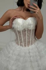 Elegant White Sweetheart Strapless Sleeveless Tulle Lace Homecoming Dresses Mini With Pleats
