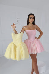 Pretty Strapless Sleeveless Lace Homecoming Dresses Mini With Pleats
