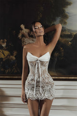 Beautiful White Strapless Sleeveless Lace Homecoming Dresses Mini With Beading