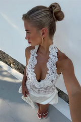Elegant V-Neck Halter Sleeveless Lace Homecoming Dresses Mini With Pleats