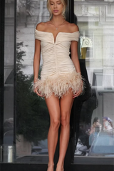 Charming Off The Shoulder Mermaid Homecoming Dresses Mini With Feather Pleats