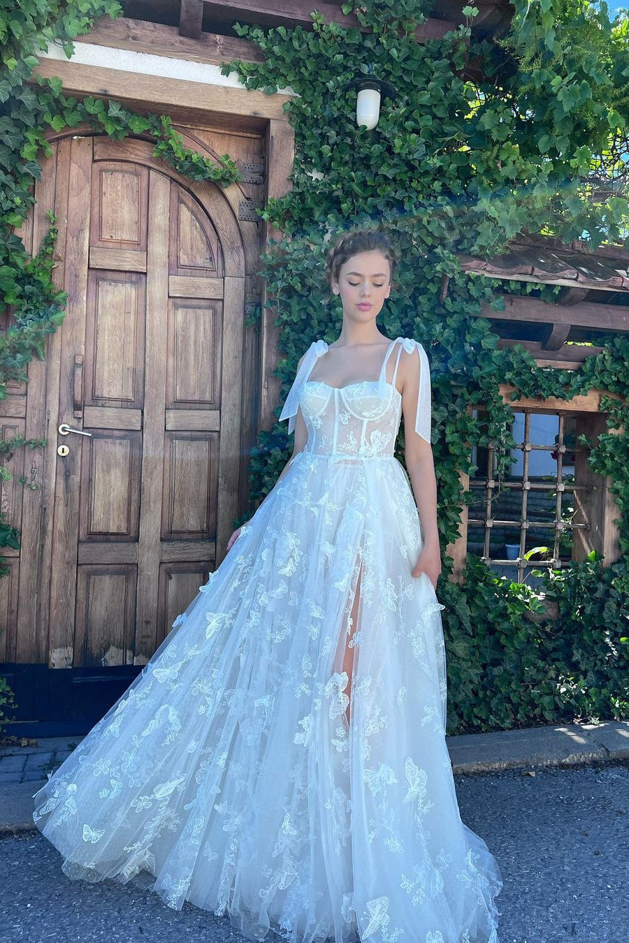 A-line Spaghetti strap Sweetheart Sleeveless High Split Floor-length Lace Puffy Flowers Wedding Dress A-line Spaghetti strap Sweetheart Sleeveless High Split Floor-length Lace Puffy Flowers Wedding Dress
