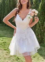 A-Line V-Neck Sleeveless Short Homecoming Dresses With Appliques Lace-Ballbella