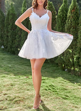 A-Line V-Neck Sleeveless Short Homecoming Dresses With Appliques Lace-Ballbella