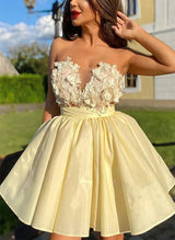A-Line V-neck Sleeveless Short/Mini Homecoming Dresses With Appliques Lace-Ballbella