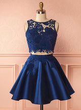A-Line/Princess Scoop Neck Satin Short/Mini Homecoming Dress With Appliques Lace-Ballbella