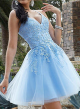 A-Line/Princess Sleeveless Knee-Length V-Neck Tulle Homecoming Dresses with Appliques Lace-Ballbella