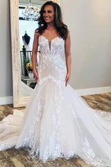 Affordable V neck Sleeveless White Lace Bridal gowns with Train-Ballbella