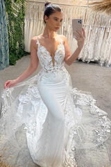 Amazing Long White V-neck Spaghetti Straps Mermaid Sleeveless Wedding Dress With Lace-Ballbella