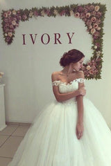 Beautiful Off the Shoulder Tulle Chapel Train Ball Gown Wedding Dresses-Ballbella