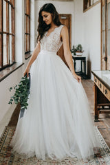 Casual Wedding Dress Tulle A-line Chic V-Neck Sleeveless Lace Long Bridal Gowns-Ballbella