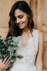 Casual Wedding Dress Tulle A-line Chic V-Neck Sleeveless Lace Long Bridal Gowns-Ballbella