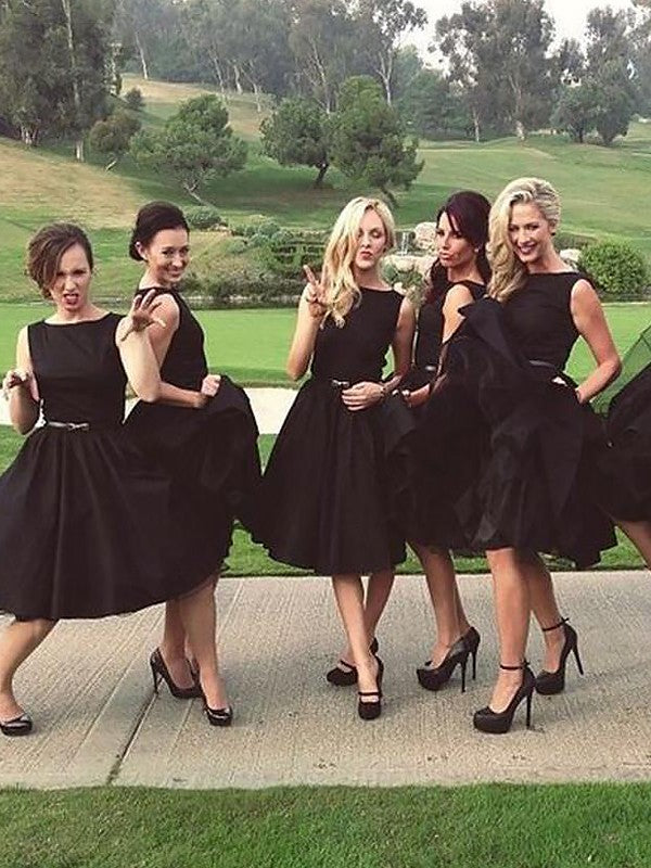 belle boutique uk bridesmaid dresses Charming Sleeveless Scoop Knee-Length Satin Bridesmaid Dresses