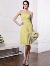 Charming Strapless Sleeveless Pleats Short Chiffon Bridesmaid Dresses-Ballbella