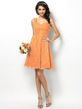 Charming Straps Lace Sleeveless Short Bridesmaid Dresses-Ballbella
