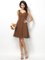 Charming Straps Lace Sleeveless Short Bridesmaid Dresses-Ballbella