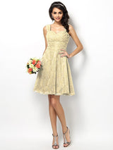 Charming Straps Lace Sleeveless Short Bridesmaid Dresses-Ballbella