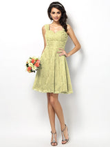 Charming Straps Lace Sleeveless Short Bridesmaid Dresses-Ballbella