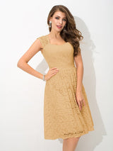 Charming Straps Lace Sleeveless Short Lace Bridesmaid Dresses-Ballbella