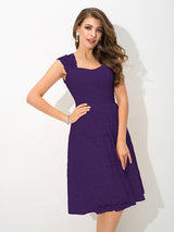 Charming Straps Lace Sleeveless Short Lace Bridesmaid Dresses-Ballbella