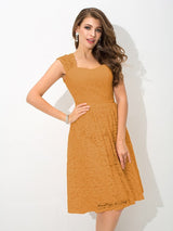 Charming Straps Lace Sleeveless Short Lace Bridesmaid Dresses-Ballbella