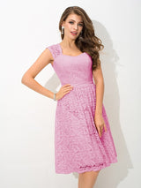 Charming Straps Lace Sleeveless Short Lace Bridesmaid Dresses-Ballbella