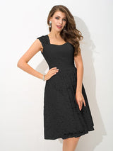 Charming Straps Lace Sleeveless Short Lace Bridesmaid Dresses-Ballbella