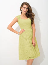 Charming Straps Lace Sleeveless Short Lace Bridesmaid Dresses-Ballbella