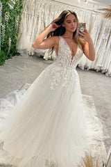 Charming V-Neck Sleeveless Tulle Wedding Dress with Appliques-Ballbella