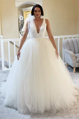 Charming V-Neck Tulle Ball Gown Wedding Dress Straps Sleeveless Open Back With Bowknot-Ballbella