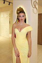 Charming Yellow V-Neck One Shoulder A-Line Prom Dress High Split With Pleats-Ballbella