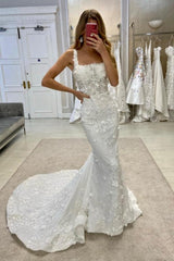 Chic Long A-Line Lace Sleeveless Appliques Wedding Dresses with Detachable Train-Ballbella