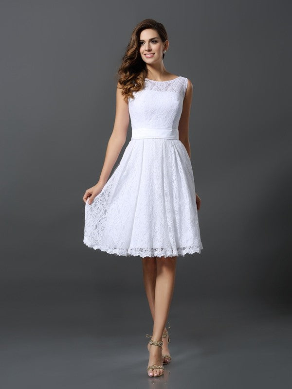 Chic Sleeveless Short Lace Bridesmaid Dresses Chic Sleeveless Short Lace Bridesmaid Dresses