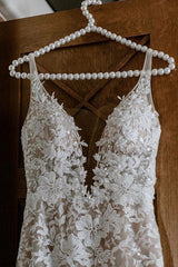 Classic V Neck Spaghetti Straps Mermaid Wedding Gown Floral Lace Dress for Bride-Ballbella