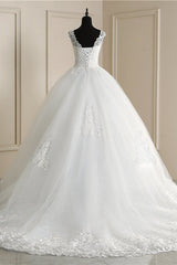 Classic White V neck Sleeveless Ball Gown Lace Wedding Dress-Ballbella