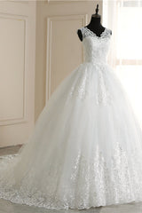 Classic White V neck Sleeveless Ball Gown Lace Wedding Dress-Ballbella