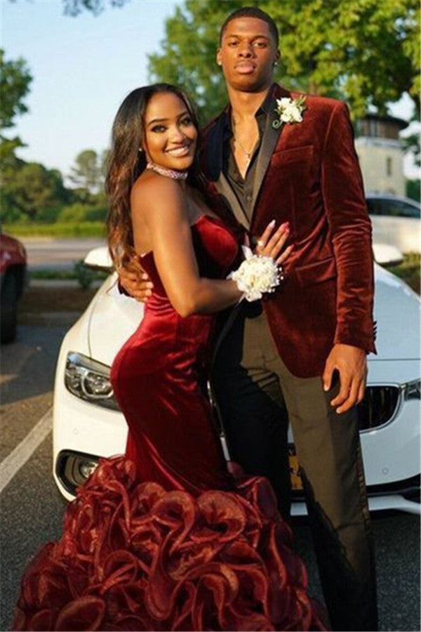 Classy Red Velvet Slim Fit Black Shawl Lapel Prom Outfits for Men Classy Red Velvet Slim Fit Black Shawl Lapel Prom Outfits for Men