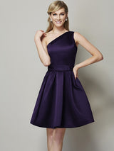 Classy Sleeveless One Shoulders Short Satin Bridesmaid Dresses-Ballbella